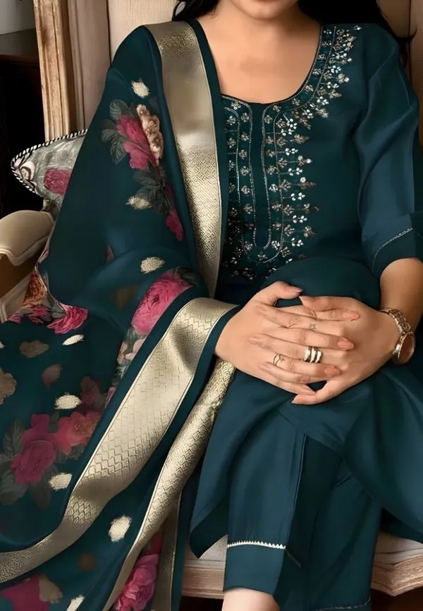 Drishti_Fashion_Embroidered_Kurta,_Salwar_&_Dupatta_Set_()
