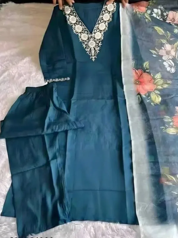 Drishti_Fashion_Embroidered_Kurta,_Trouser/Pant_&_Dupatta_Set_()