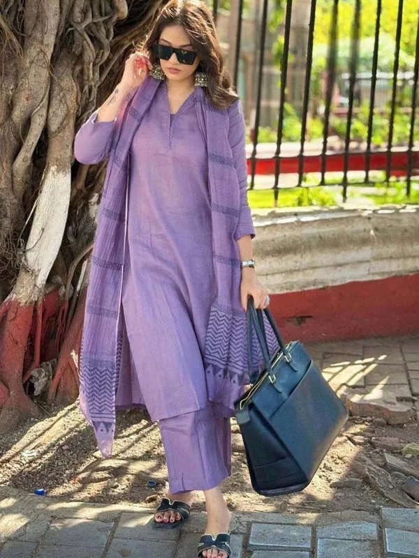 Drishti_Fashion_Embroidered_Kurta,_Salwar_&_Dupatta_Set_()