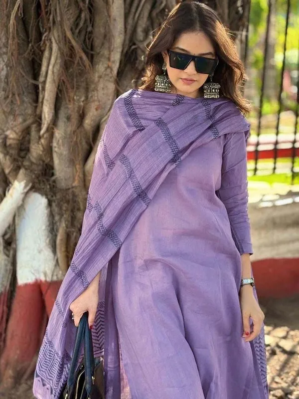 Drishti_Fashion_Embroidered_Kurta,_Salwar_&_Dupatta_Set_()