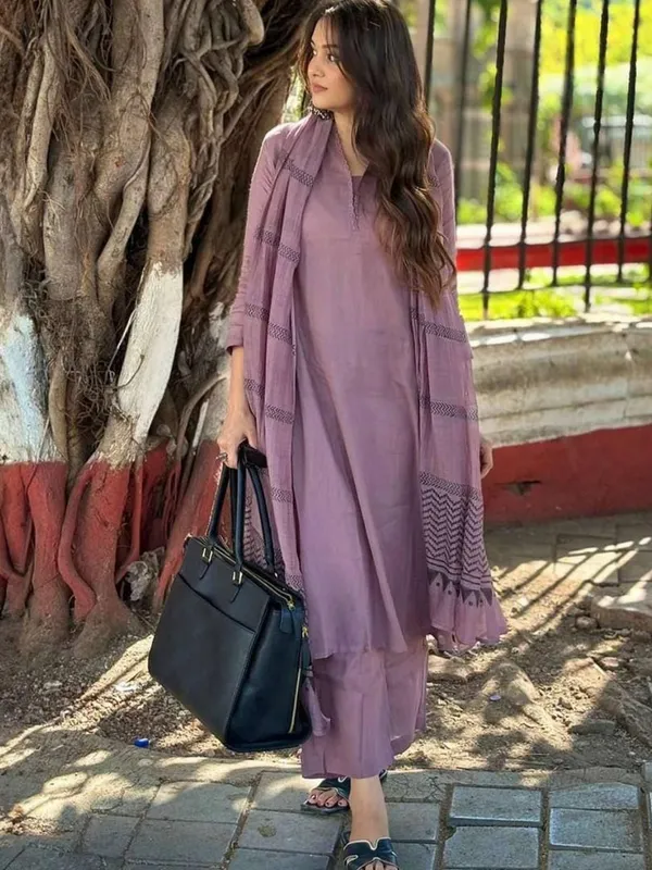 Drishti_Fashion_Solid_Kurta,_Salwar_&_Dupatta_Set_()