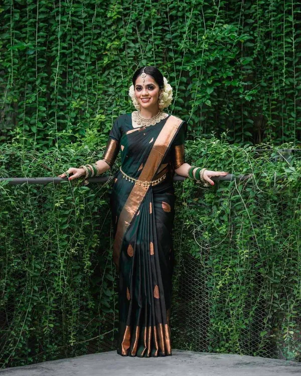 Elegant_Black_Copper_Zari_Silk_Saree
