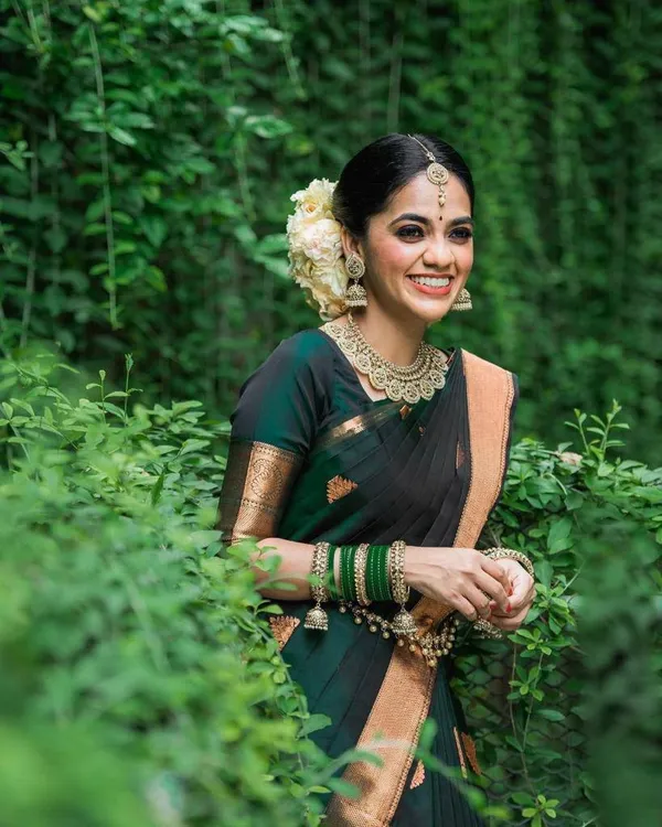 Elegant_Black_Copper_Zari_Silk_Saree
