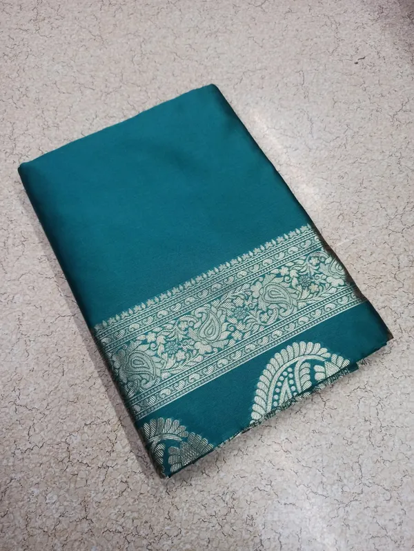 Emerald_Green_Kanjivaram_Style_Silk_Saree_with_Rich_Gold_Zari_Border