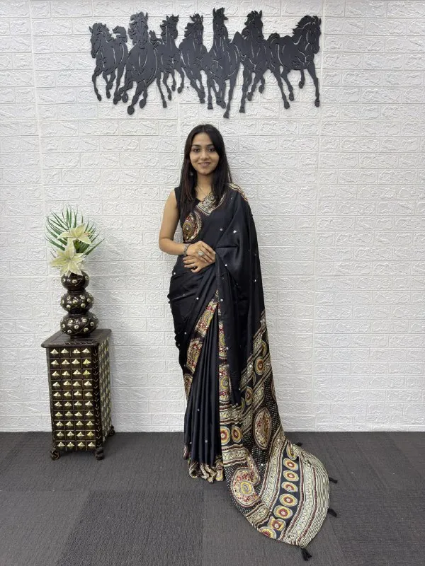 Women’s_Black_Printed_Designer_Saree_with_Traditional_Circular_Motif_Border