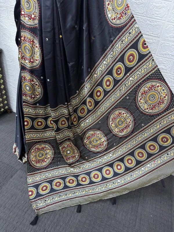 Women’s_Black_Printed_Designer_Saree_with_Traditional_Circular_Motif_Border