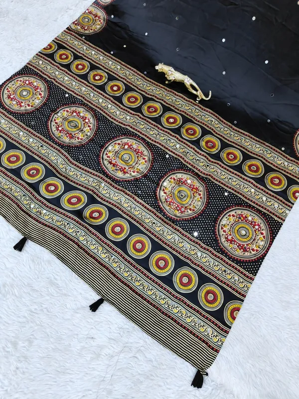 Women’s_Black_Printed_Designer_Saree_with_Traditional_Circular_Motif_Border