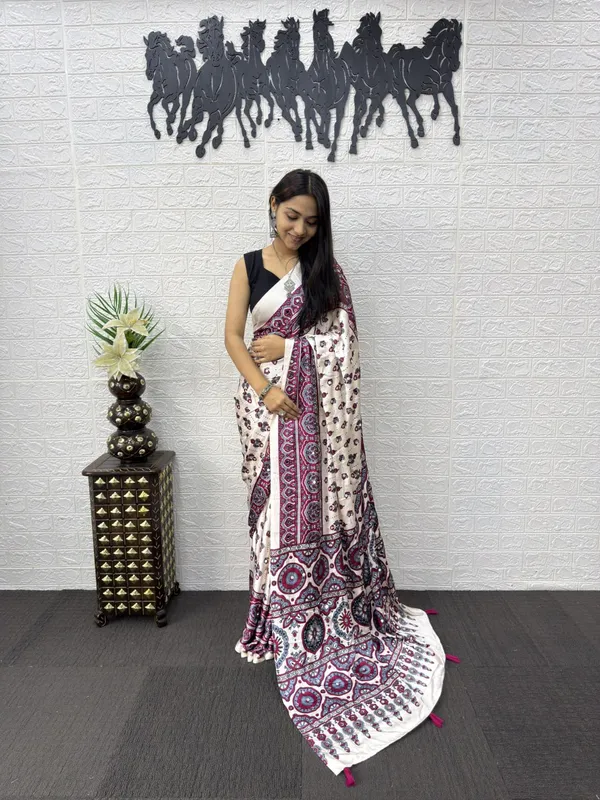 Womens_Elegant_White_Printed_Cotton_Blend_Saree_With_Tassels