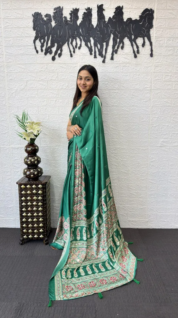 Women’s_Emerald_Green_Printed_Designer_Saree_with_Traditional_Paisley_Border