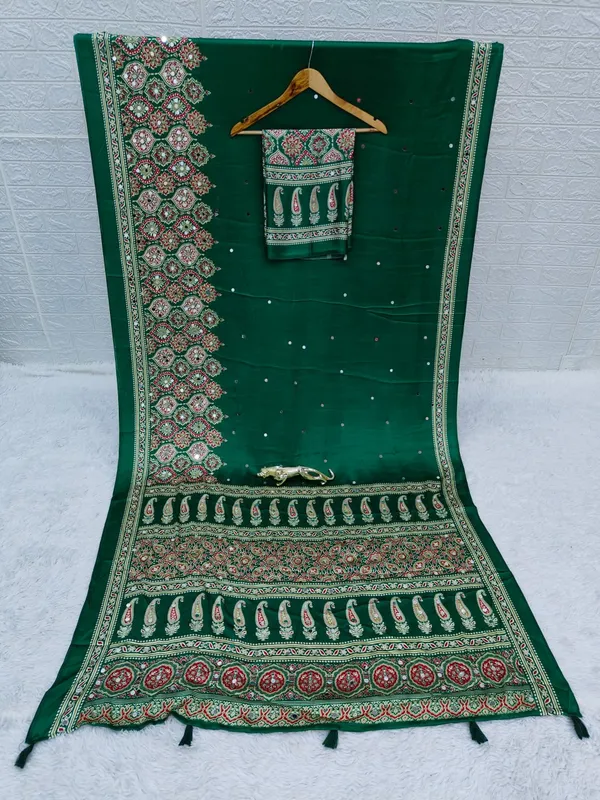 Women’s_Emerald_Green_Printed_Designer_Saree_with_Traditional_Paisley_Border
