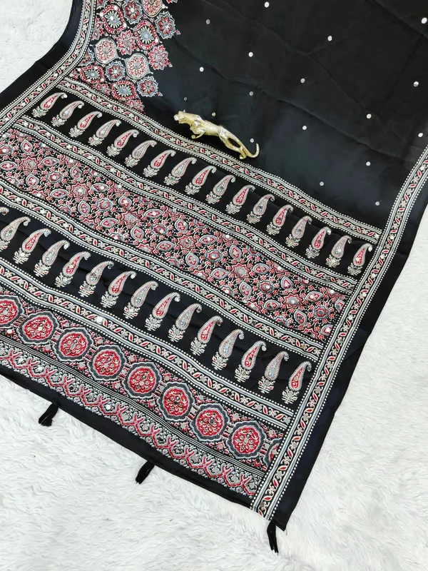 Womens_Premium_Black_Ajrakh_Printed_Cotton_Blend_Saree_With_Designer_Border_And_Tassel_Pallu