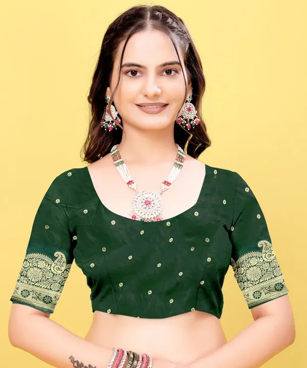 Womens_Premium_Dark_Green_Banarasi_Silk_Blend_Saree_With_Rich_Golden_Zari_Weaving