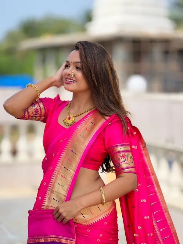 Women’s_Rani_Pink_Designer_Saree_with_Floral_Pallu_&_Golden_Border