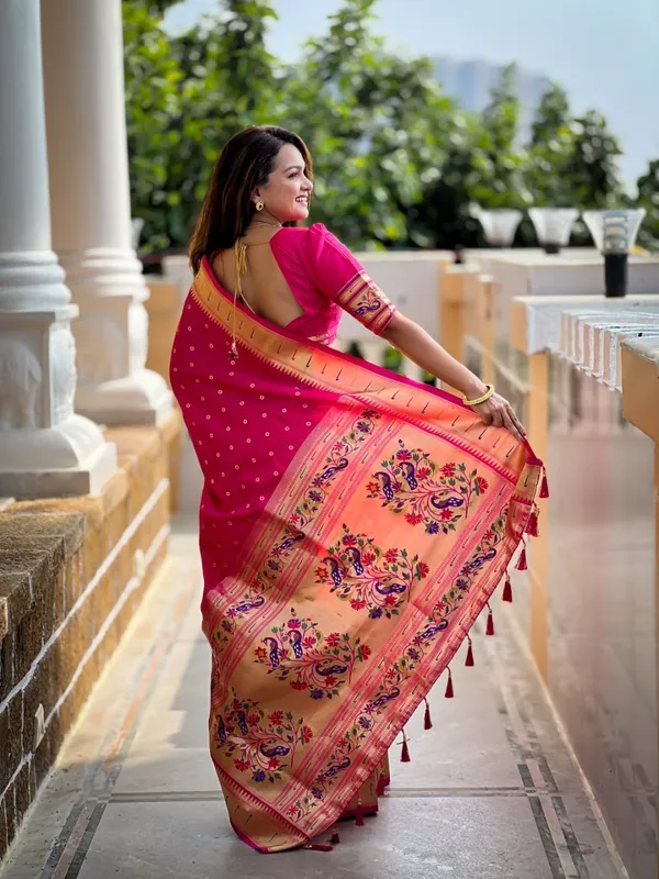Women’s_Rani_Pink_Designer_Saree_with_Floral_Pallu_&_Golden_Border