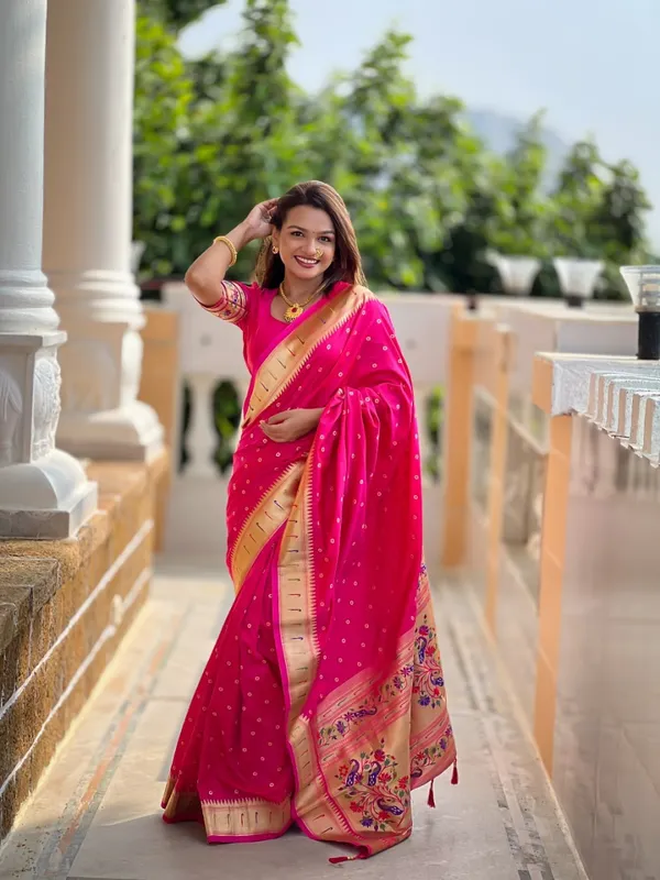 Women’s_Rani_Pink_Designer_Saree_with_Floral_Pallu_&_Golden_Border