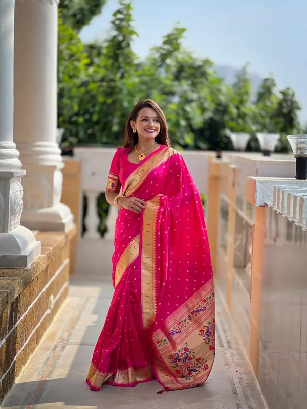 Women’s_Rani_Pink_Designer_Saree_with_Floral_Pallu_&_Golden_Border