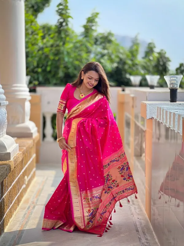 Women’s_Rani_Pink_Designer_Saree_with_Floral_Pallu_&_Golden_Border