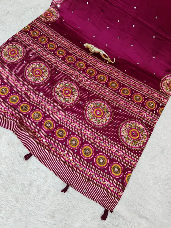 Women’s_Wine_Maroon_Printed_Designer_Saree_with_Traditional_Circular_Motif_Border