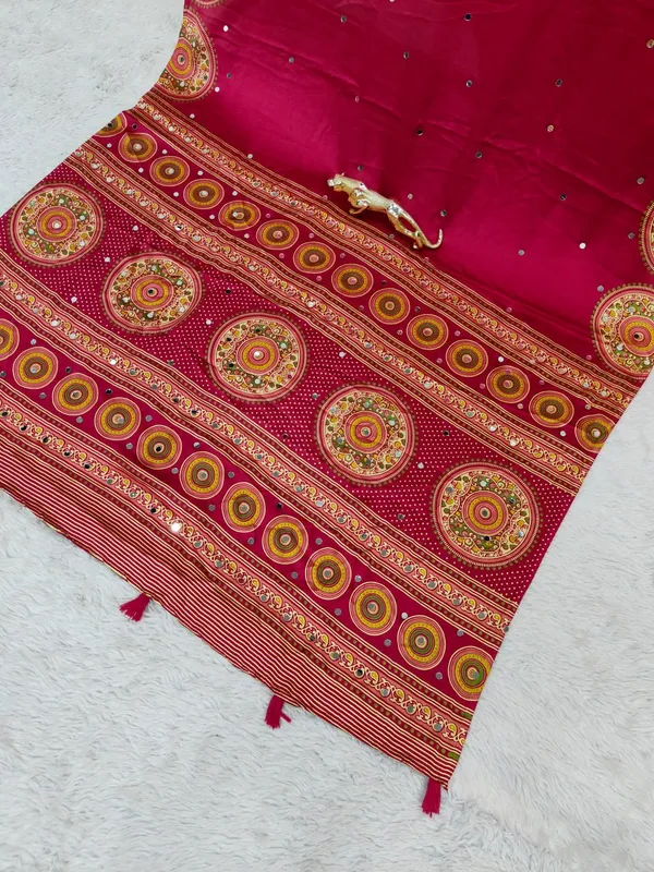 Women’s_Wine_Maroon_Printed_Designer_Saree_with_Traditional_Circular_Motif_Border