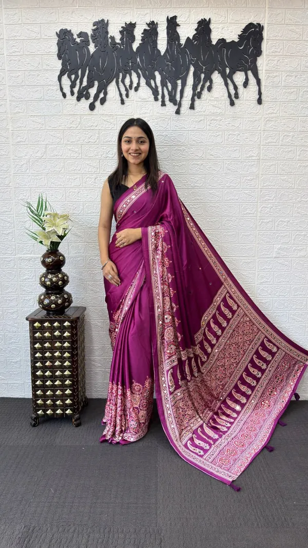 Women’s_Wine_Purple_Printed_Designer_Saree_with_Traditional_Paisley_Border