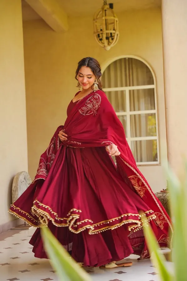 Designer_Anarkali_Suit_in_New_Fancy_Style