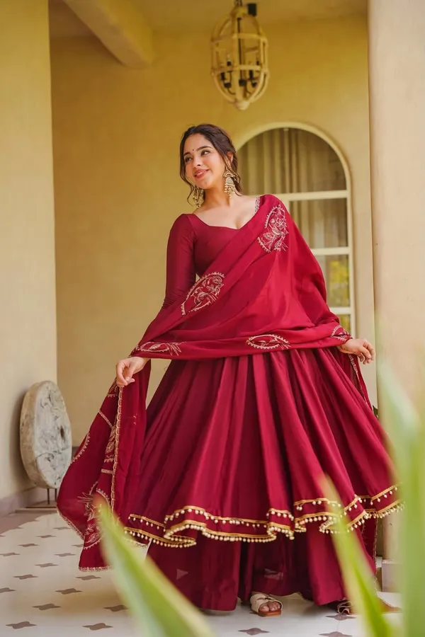 Designer_Anarkali_Suit_in_New_Fancy_Style