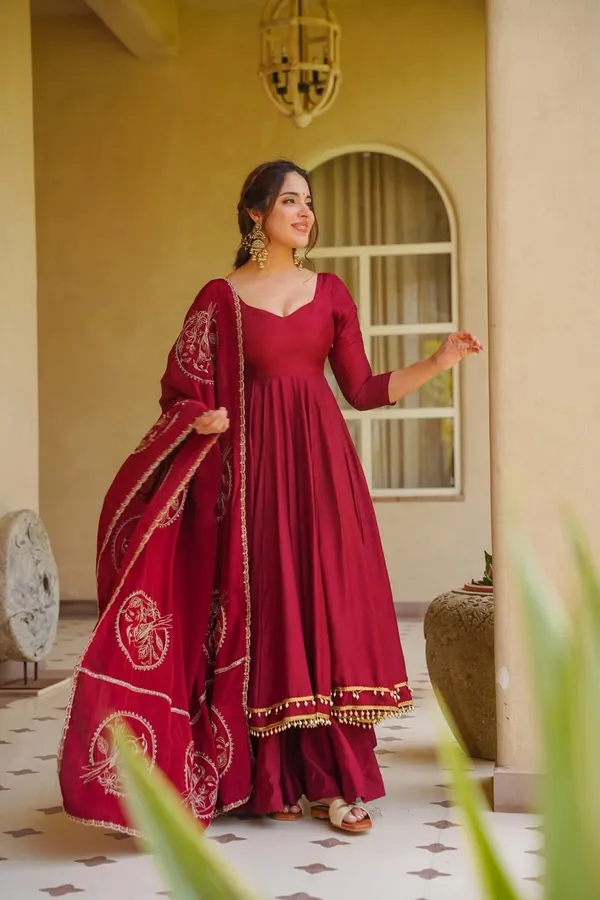 Designer_Anarkali_Suit_in_New_Fancy_Style
