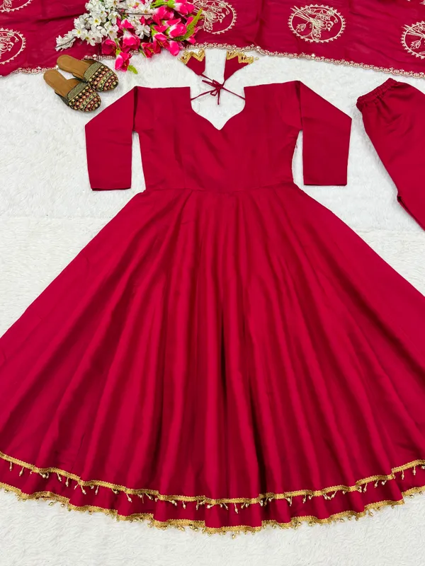 Designer_Anarkali_Suit_in_New_Fancy_Style