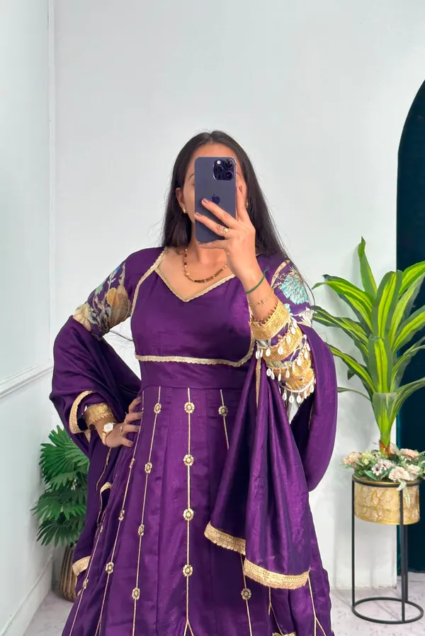 Blooming_Vichitra_Full_Flair_Gown_with_Dupatta