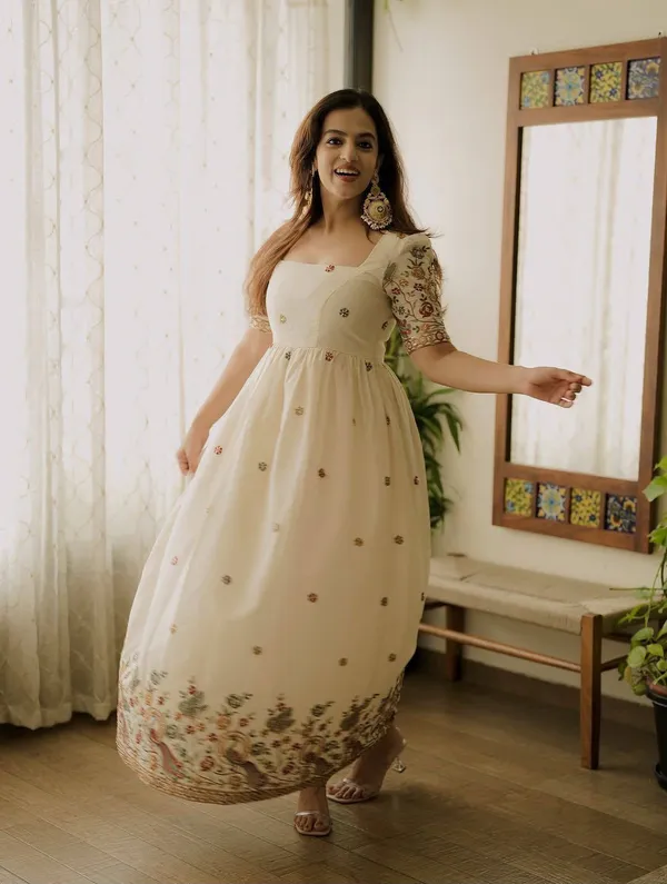 Designer_Anarkali_Gown_with_Elegant_Dupatta