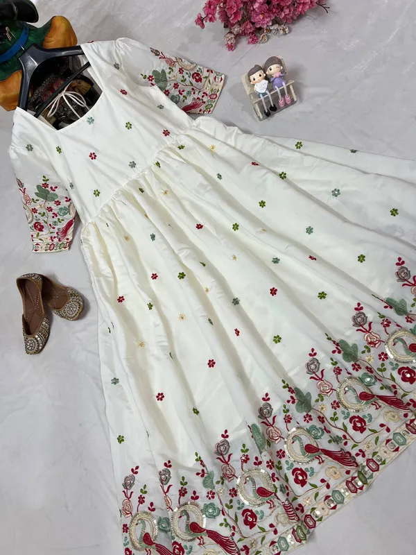 Designer_Anarkali_Gown_with_Elegant_Dupatta
