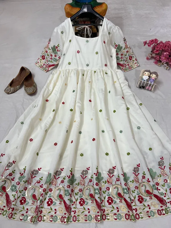 Designer_Anarkali_Gown_with_Elegant_Dupatta