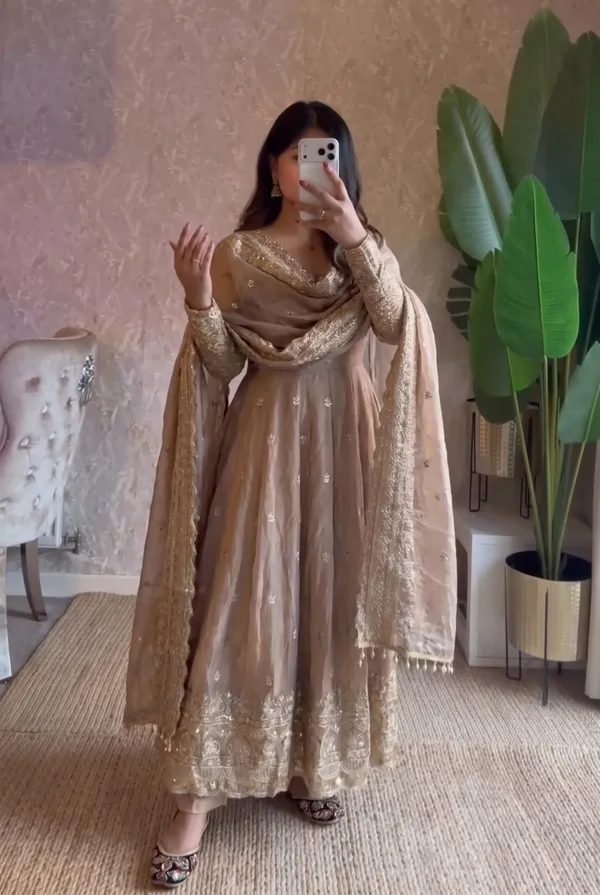Designer_Party_Wear_Gown_Set