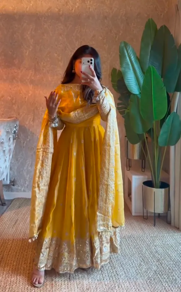 Designer_Party_Wear_Gown_Set