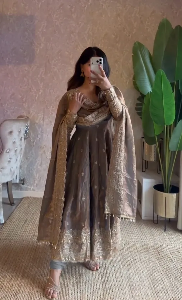 Designer_Party_Wear_Gown_Set