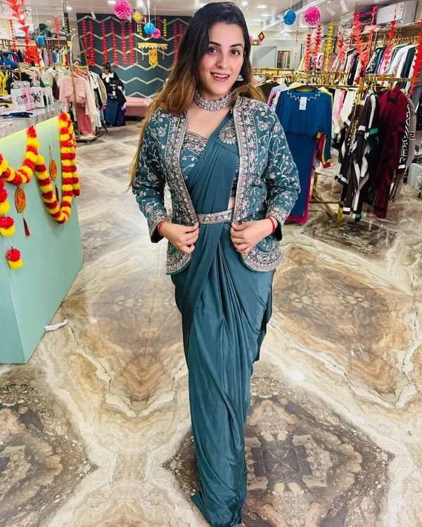 Embroidery_Sequence_Work_Ready-to-Wear_Saree_with_Jacket