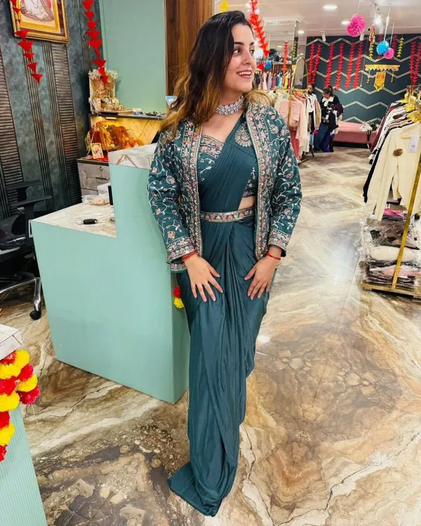 Embroidery_Sequence_Work_Ready-to-Wear_Saree_with_Jacket