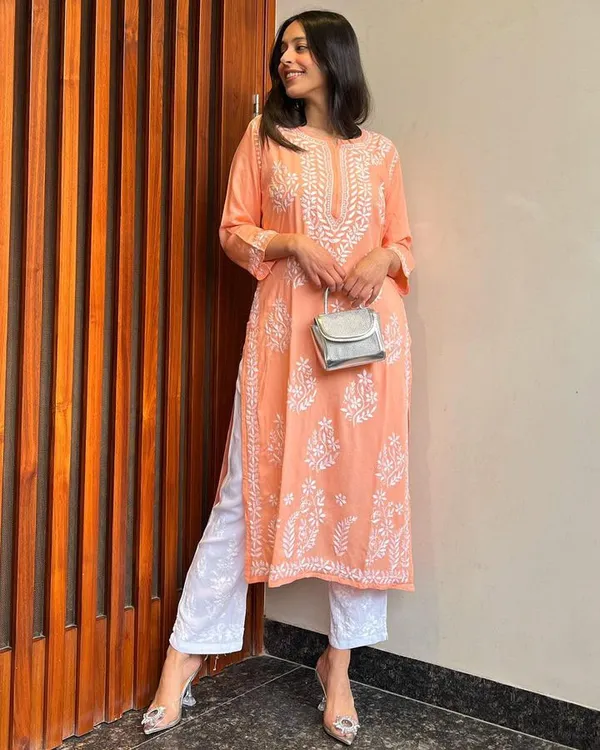 Exclusive_Kurti_Pent_Pair_Set_with_Embroidery_Work