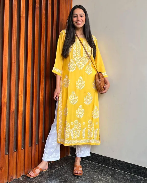 Exclusive_Kurti_Pent_Pair_Set_with_Embroidery_Work