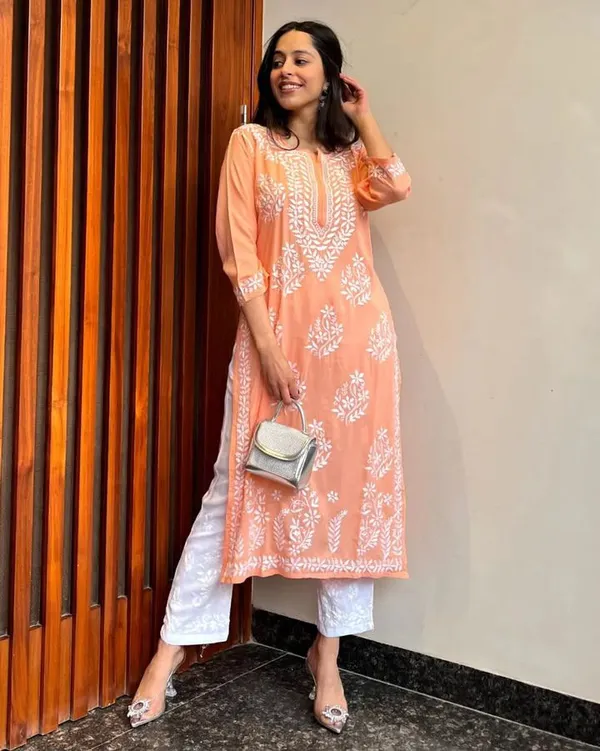 Exclusive_Kurti_Pent_Pair_Set_with_Embroidery_Work