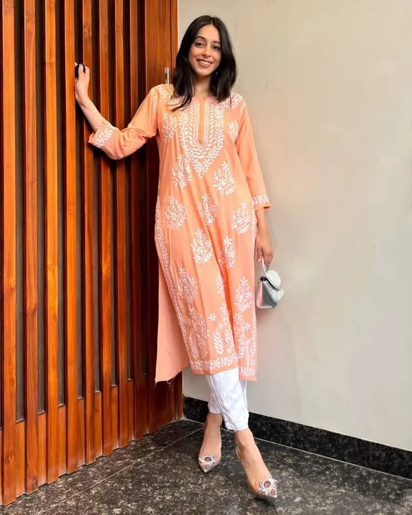 Exclusive_Kurti_Pent_Pair_Set_with_Embroidery_Work