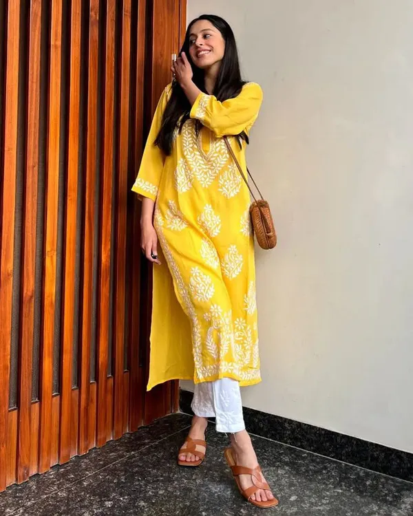 Exclusive_Kurti_Pent_Pair_Set_with_Embroidery_Work