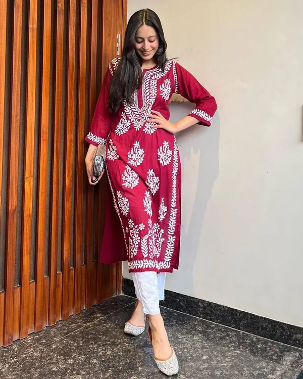 Exclusive_Kurti_Pent_Pair_Set_with_Embroidery_Work