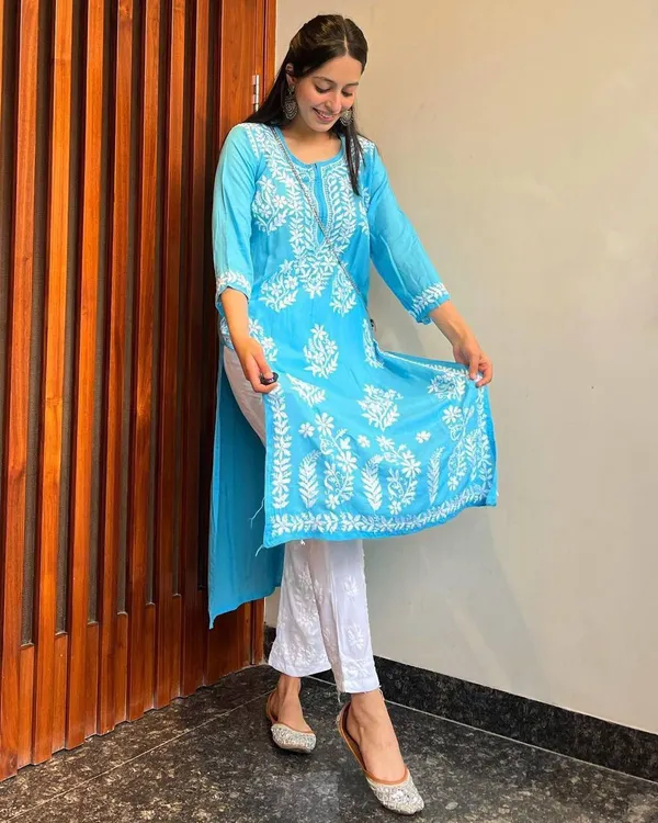 Exclusive_Kurti_Pent_Pair_Set_with_Embroidery_Work