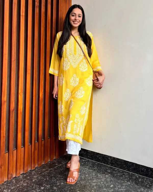 Exclusive_Kurti_Pent_Pair_Set_with_Embroidery_Work