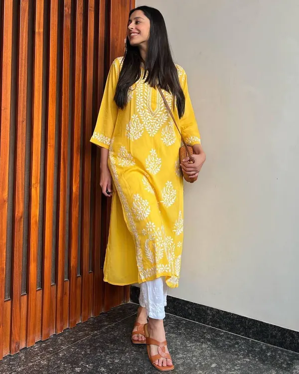 Exclusive_Kurti_Pent_Pair_Set_with_Embroidery_Work