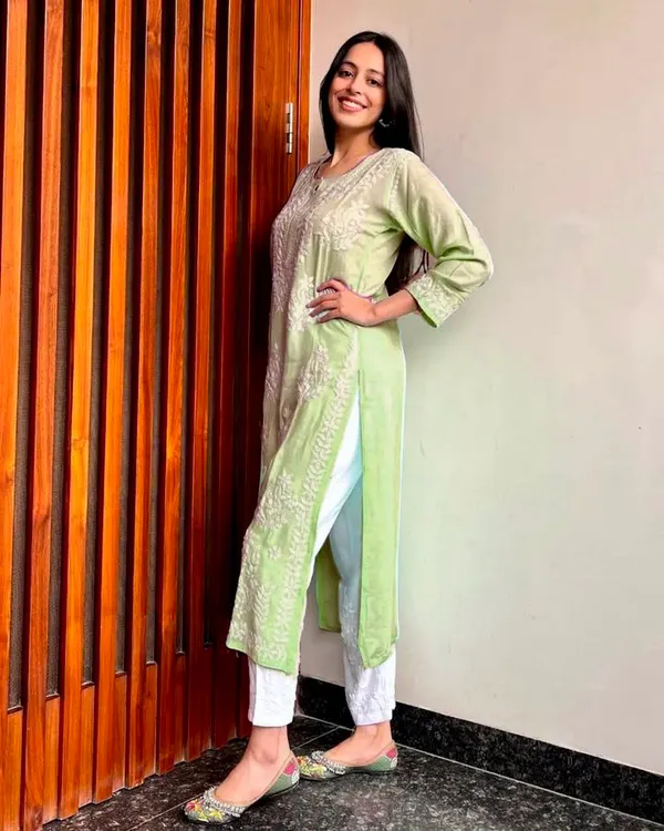 Exclusive_Kurti_Pent_Pair_Set_with_Embroidery_Work
