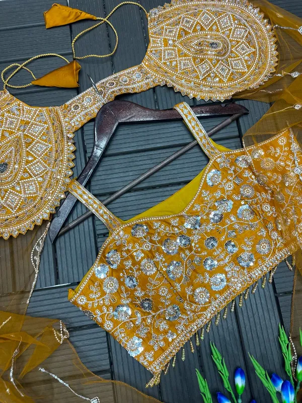 Fancy_Lehenga_Choli_Set_with_Dupatta
