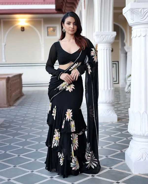 Faux_Georgette_Ruffle_Ready_to_Wear_Saree_with_Blouse