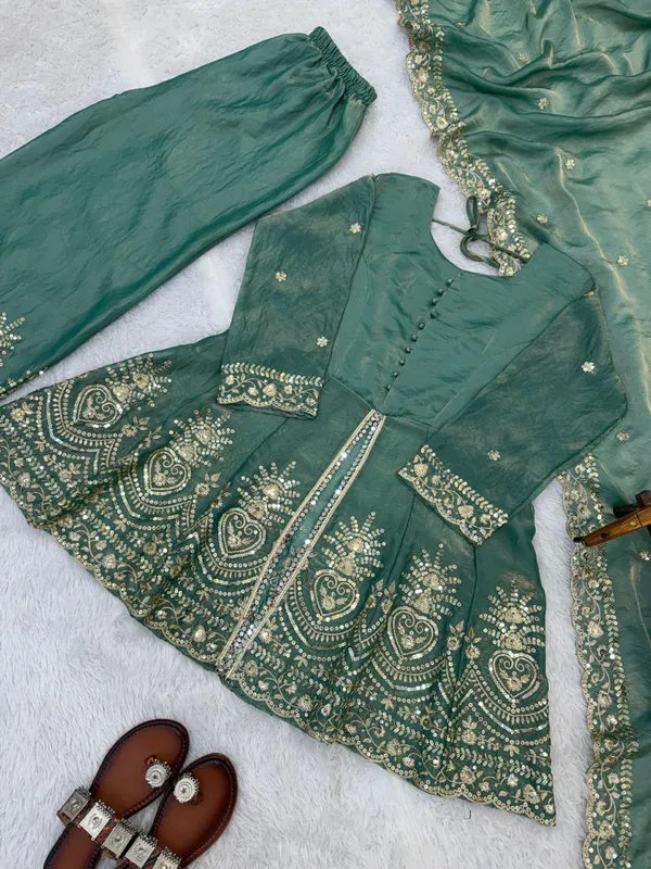 Fendy_Silk_Real_Mirror_with_Embroidery_Sequence_Work_Set